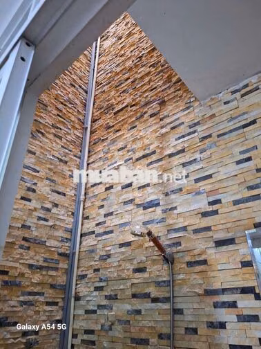 Bán nhà nguyên căn nhà đẹp thoáng mát hẻm xe hơi gần chợ trường học