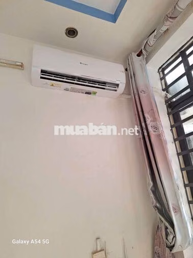 Bán nhà nguyên căn nhà đẹp thoáng mát hẻm xe hơi gần chợ trường học