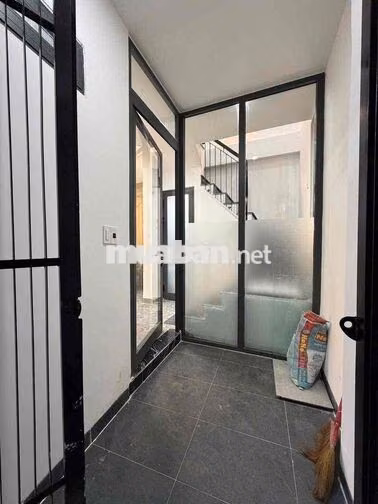 114 CHO THUÊ NHÀ 2 TẦNG 2 MẶT KIỆT LÊ DUẨN