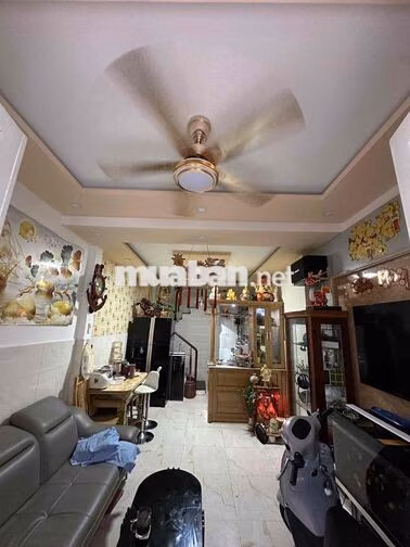 bán nhà chính chủ 3,5x8,2,trệt 2 lầu