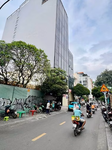 Mặt tiền 53Bis Hồ Hảo Hớn , Quận 1 - (12,2m x 55m) 703,6m2