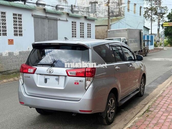 Toyota Innova 2.0E 2023 Số sàn 8 chỗ Bạc
