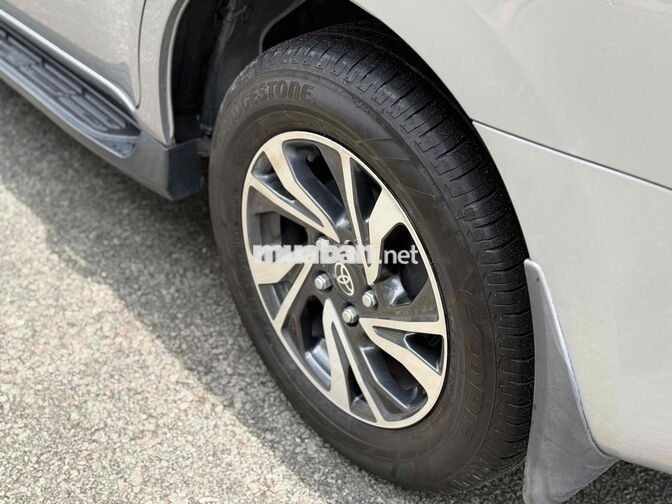 Toyota Innova 2.0E 2023 Số sàn 8 chỗ Bạc