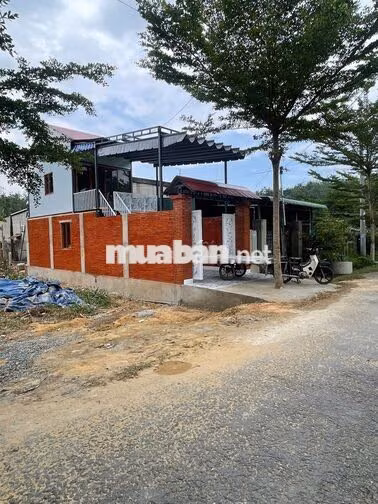 Nhà mới siêu đẹp dọn vào ở ngay tại Trảng Bàng 248m2 giá 400tr bớt lộc