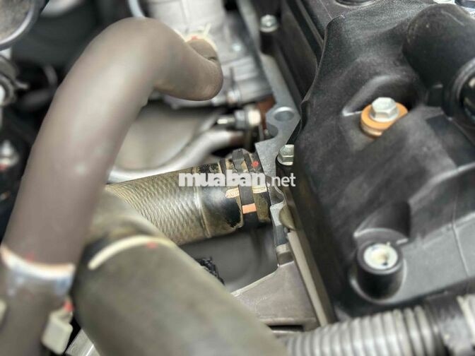 Toyota Innova 2.0E 2023 Số sàn 8 chỗ Bạc
