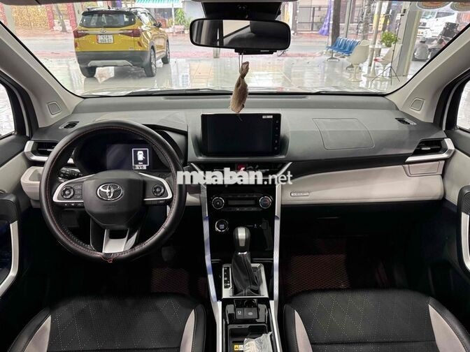 Toyota Veloz Top 1.5CVT 2025 Trắng 4700 km