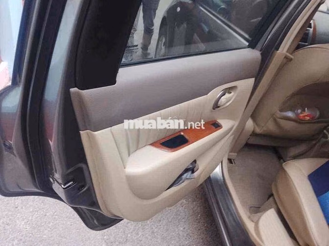Nissan Grand Livina Xám Việt Nam 5 chỗ