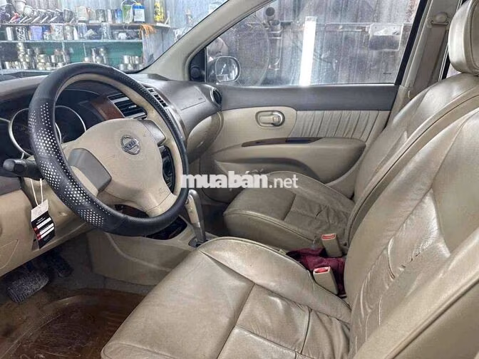 Nissan Grand Livina Xám Việt Nam 5 chỗ