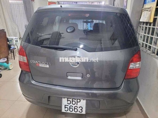 Nissan Grand Livina Xám Việt Nam 5 chỗ