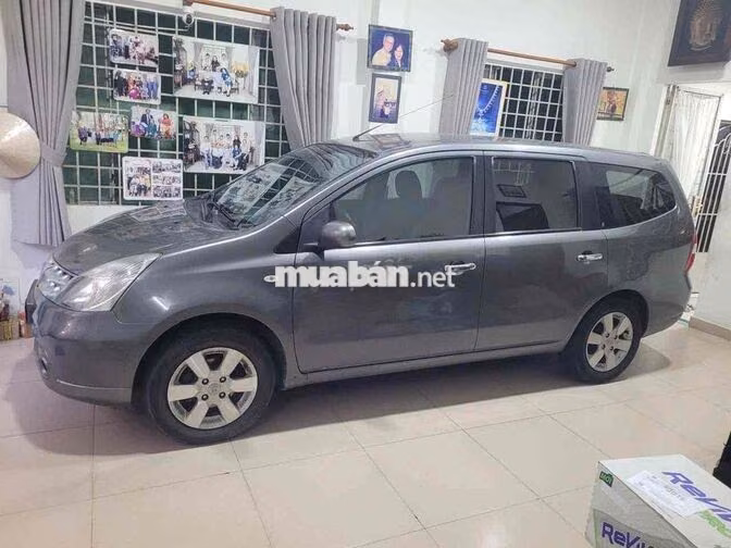 Nissan Grand Livina Xám Việt Nam 5 chỗ