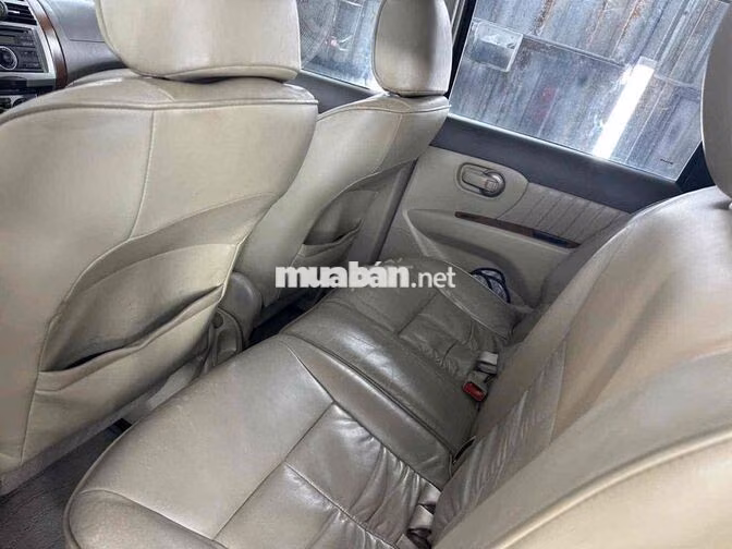 Nissan Grand Livina Xám Việt Nam 5 chỗ