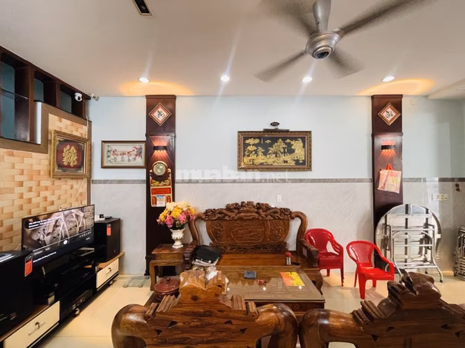 Bán gấp nhà HXH Nguyễn Sơn, 90m²(5.3×17), 4 tầng, chỉ 10,7 tỷ TL.
