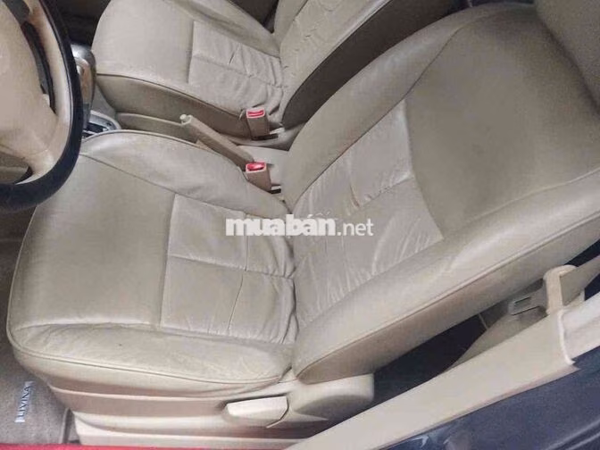 Nissan Grand Livina Xám Việt Nam 5 chỗ