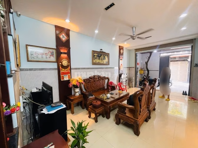 Bán gấp nhà HXH Nguyễn Sơn, 90m²(5.3×17), 4 tầng, chỉ 10,7 tỷ TL.