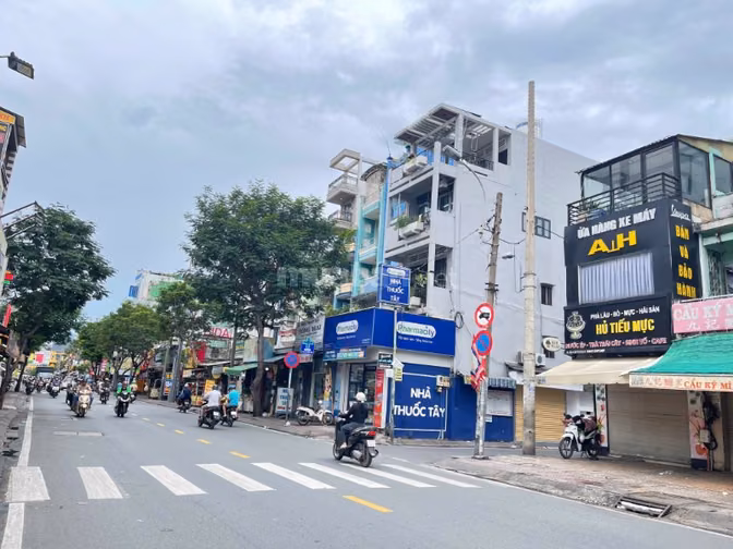 TÒA NHÀ CHDV MẶT TIỀN NGAY ÂU CƠ - THOẠI NGỌC HẦU QUẬN TÂN PHÚ. 