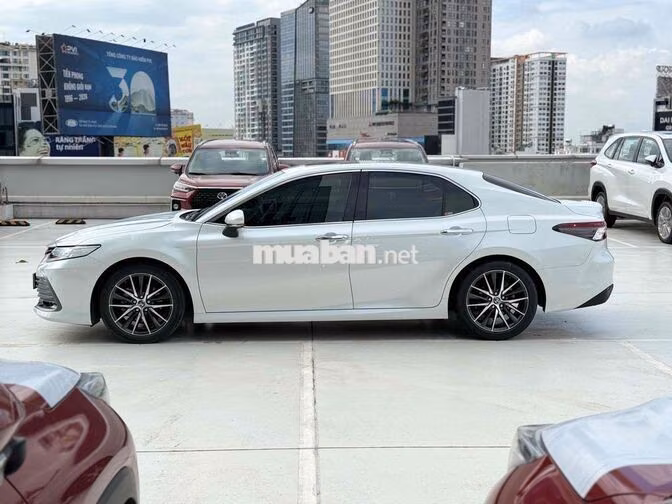 Toyota Camry 2.5Q 2022 Trắng Ghế da