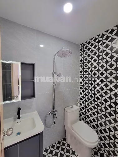 Nhà đẹp mới xây xách vali ở ngay DT 150M2,SHR,bancon chill chill