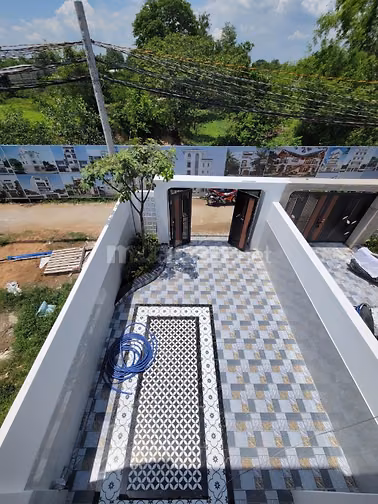 Nhà đẹp mới xây xách vali ở ngay DT 150M2,SHR,bancon chill chill