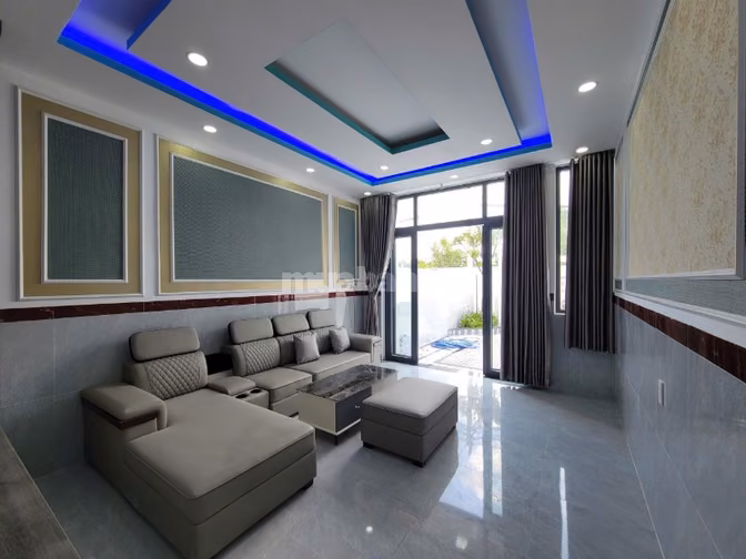 Nhà đẹp mới xây xách vali ở ngay DT 150M2,SHR,bancon chill chill