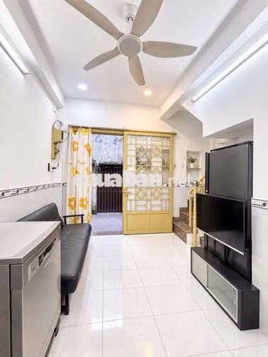 Quá hiếm Huỳnh Văn Bánh còn 1 căn *** gần mặt tiền 5 tầngSD 100m2