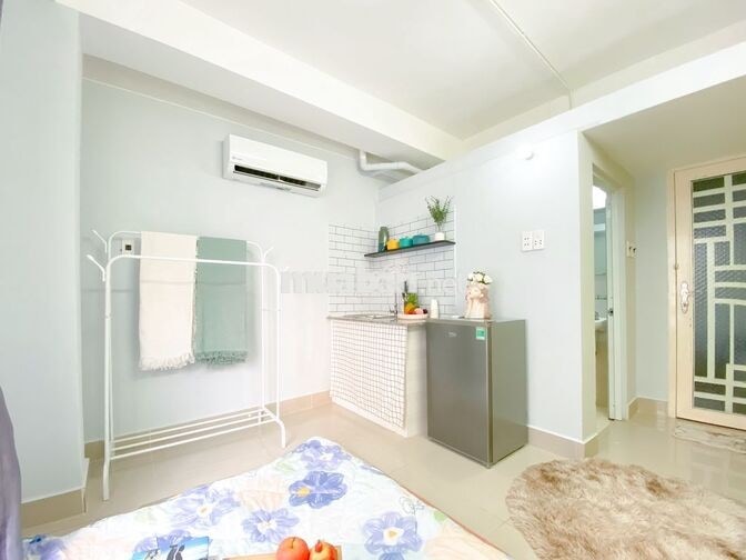 PHÒNG FULL NỘI THẤT CỬA SỔ TRỜI NGAY ĐẠI HỌC VĂN LANG 
