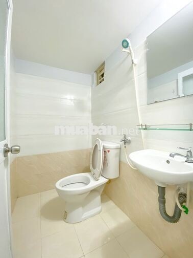 PHÒNG FULL NỘI THẤT CỬA SỔ TRỜI NGAY ĐẠI HỌC VĂN LANG 