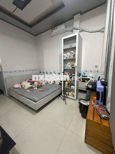 Nhà mặt tiền ngay chân cầu Trần Hoàng Na, thuận tiện buôn bán