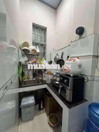 Nhà mặt tiền ngay chân cầu Trần Hoàng Na, thuận tiện buôn bán