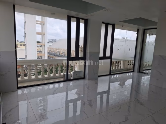 Cho thuê văn phòng 100m2 Nguyễn Hậu, giá 12tr