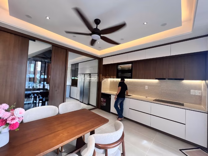 Nhà siêu đẹp nội thất cao cấp SHR. Chính chủ