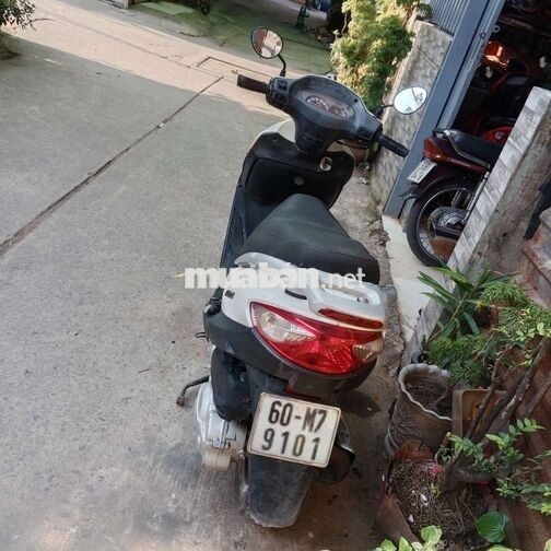 Xe tay ga Attila Trắng Xăng