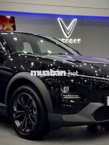 VinFast VF6 PLUS Đen Ô tô điện