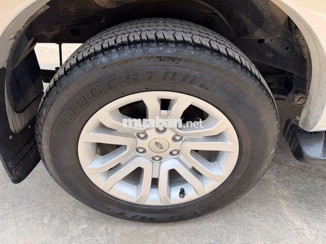Ford Everest 2013 Số sàn Bạc