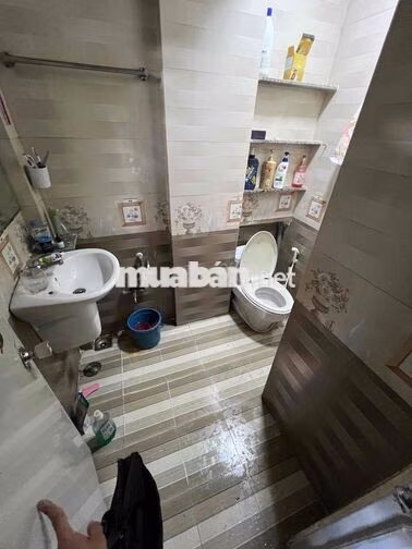 nhà cho thuê nguyên căn hẻm 2805/ phạm thế hiển