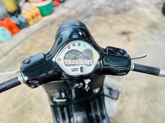 Piaggio Vespa GTS 2014 Đen BS93 sang tên toàn quốc