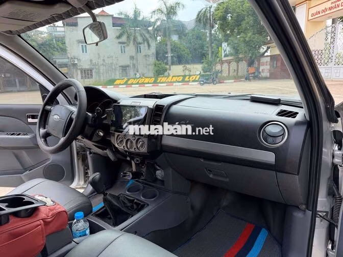 Ford Everest 2013 Số sàn Bạc