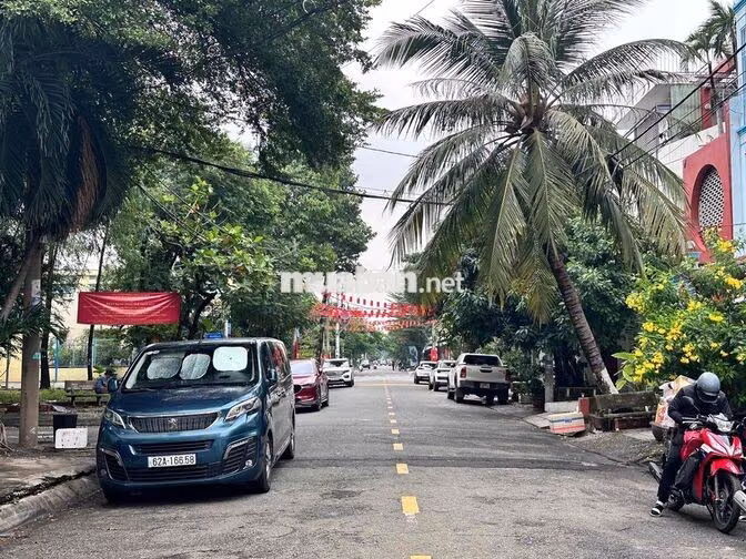 nhà mặt tiền khu Tên Lửa tiện ở và kinh doanh