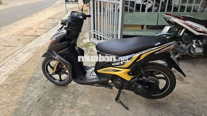 Yamaha Luvias GTX Đen vàng