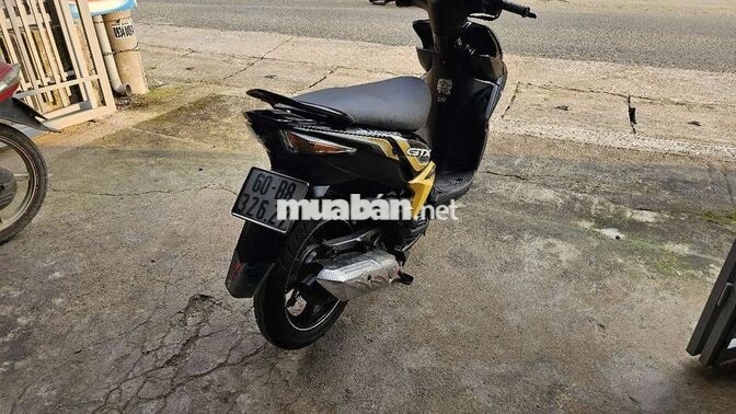 Yamaha Luvias GTX Đen vàng