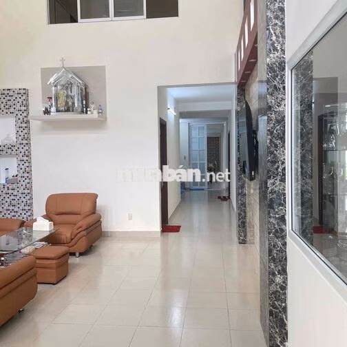 BÁN NHÀ LỚN CĂN ĐÔI. DT: 8,1-36m, DT:294m2, DTSD:500m, 1lầu đúc.