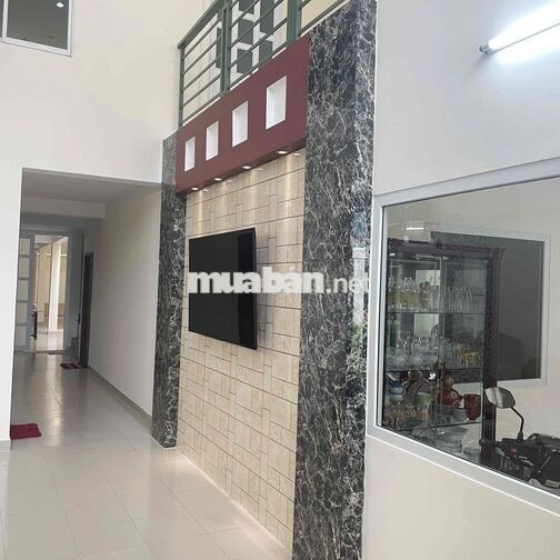 BÁN NHÀ LỚN CĂN ĐÔI. DT: 8,1-36m, DT:294m2, DTSD:500m, 1lầu đúc.