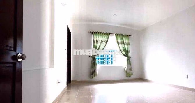 full 1 tầng, 1 phòng ngủ lớn ban công cửa sổ bự.
