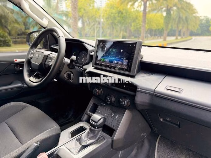 Toyota Hilux Pro 2025 2.8L AT Bạc