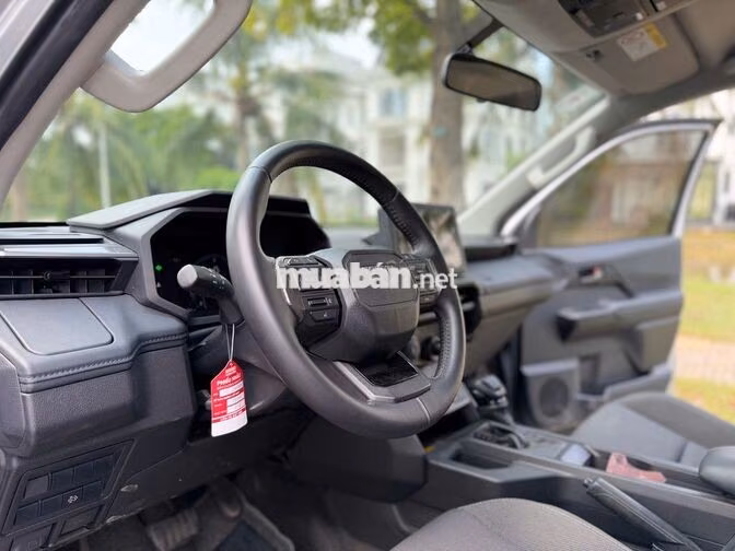 Toyota Hilux Pro 2025 2.8L AT Bạc