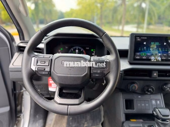 Toyota Hilux Pro 2025 2.8L AT Bạc