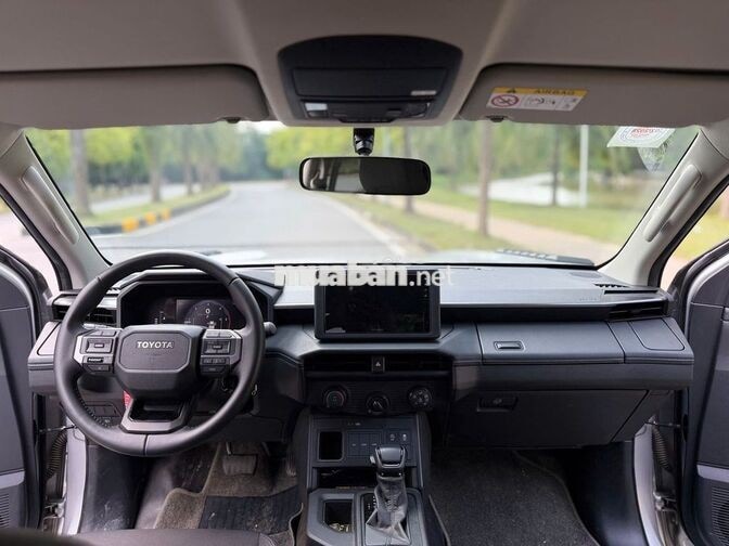 Toyota Hilux Pro 2025 2.8L AT Bạc