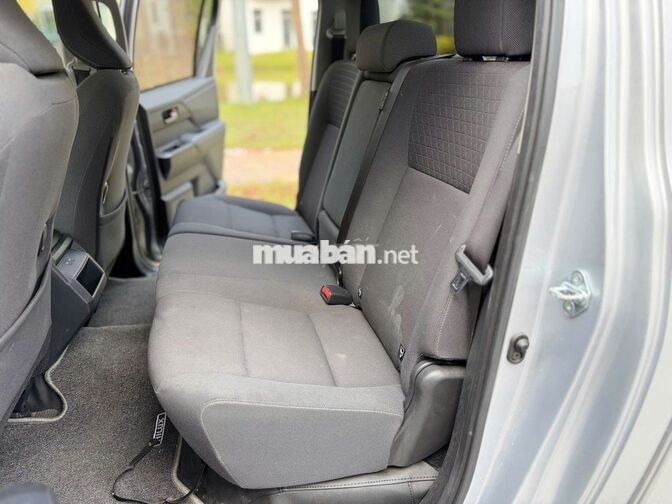 Toyota Hilux Pro 2025 2.8L AT Bạc