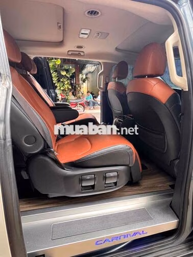 Kia Carnival 7 chỗ xanh wash Trắng full dầu