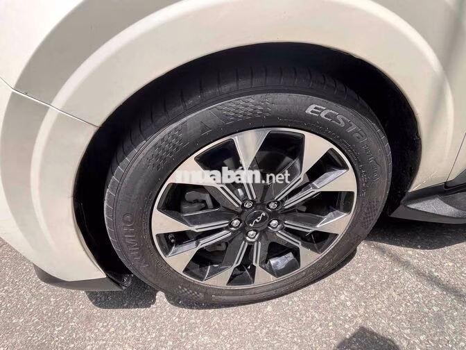 Kia Carnival 7 chỗ xanh wash Trắng full dầu