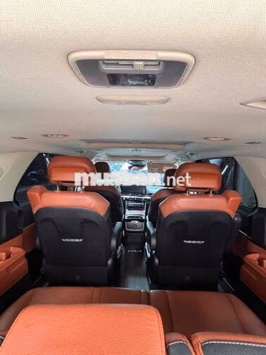 Kia Carnival 7 chỗ xanh wash Trắng full dầu